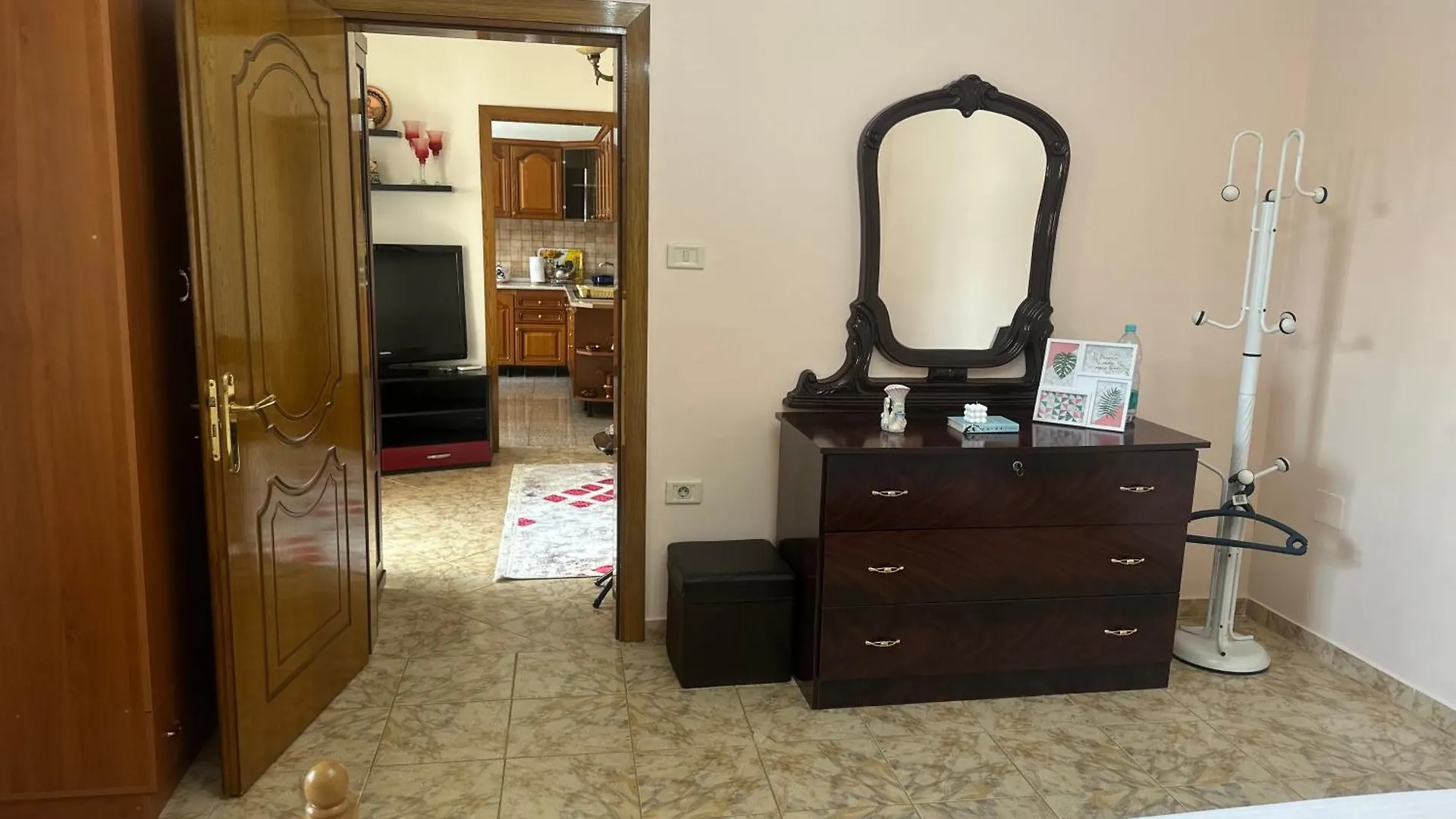 Villa טיראנה