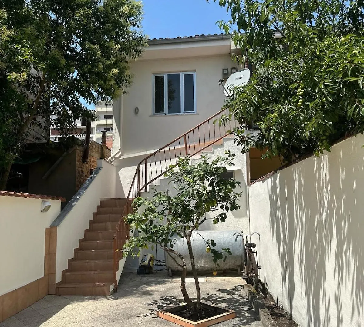 Villa טיראנה